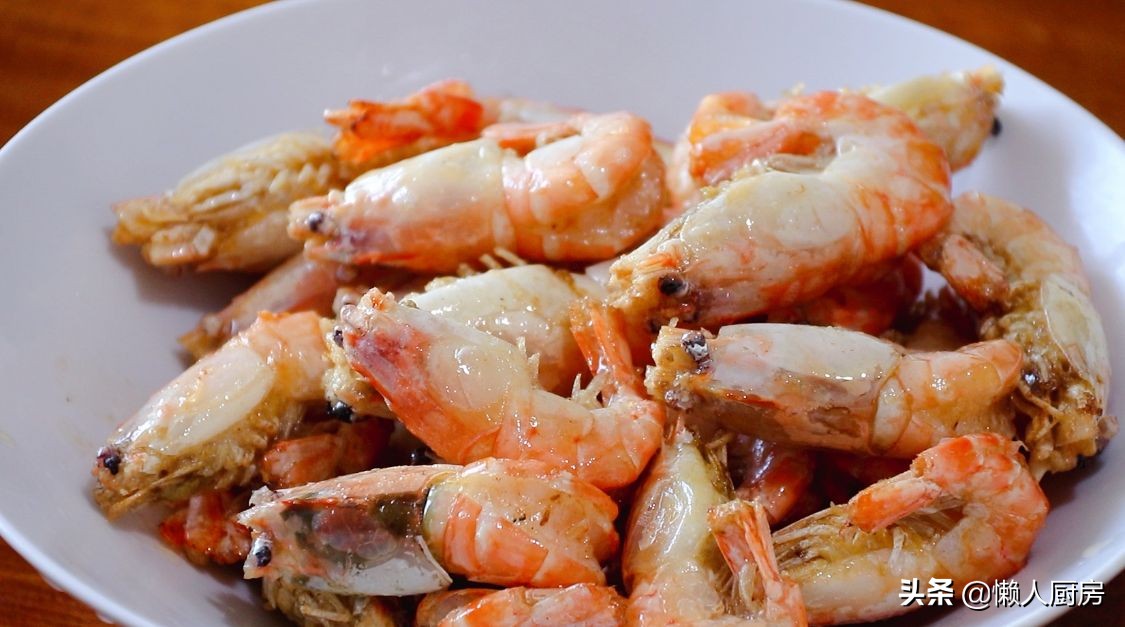 吃虾要不要揪尾巴,吃虾应该先剔虾线还是煮完再剔