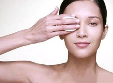 睡觉不卸妆的危害有哪些4步教你卸掉脸部妆容