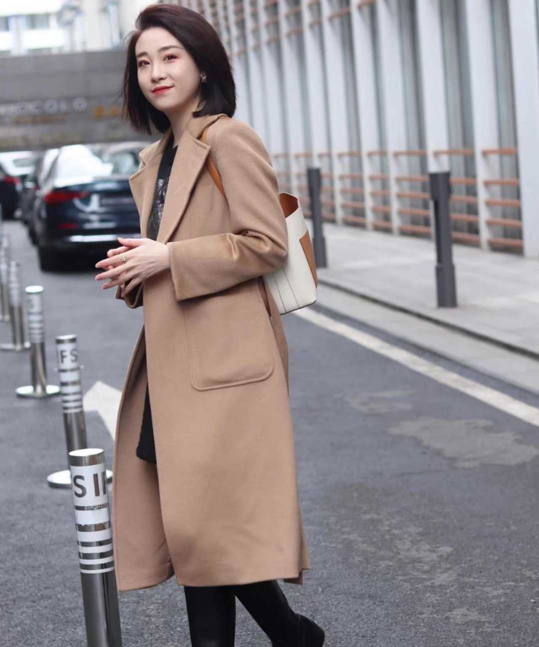 大地色呢子大衣怎么搭配,红色大衣与大地色怎么穿出高级感