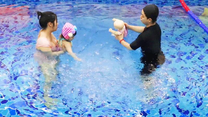 泸州亲子训练营,无边泳池亲子游泳