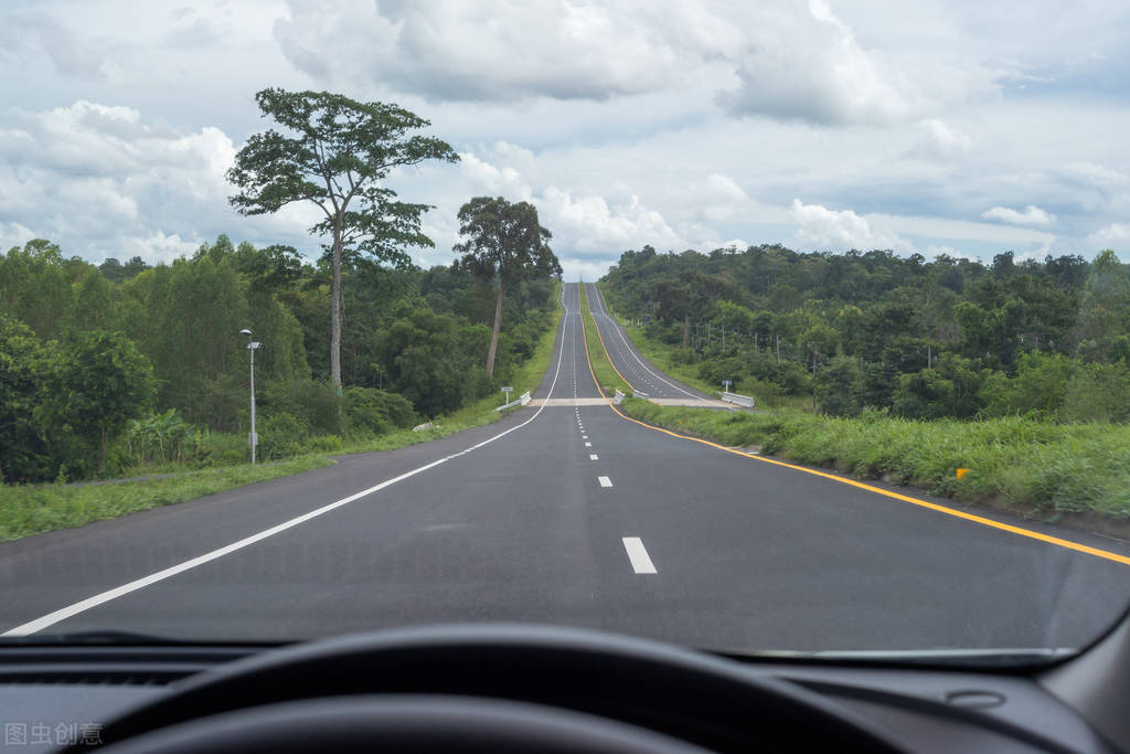 自动挡遇到长坡如何行驶,自动挡长下坡路段的正确操作