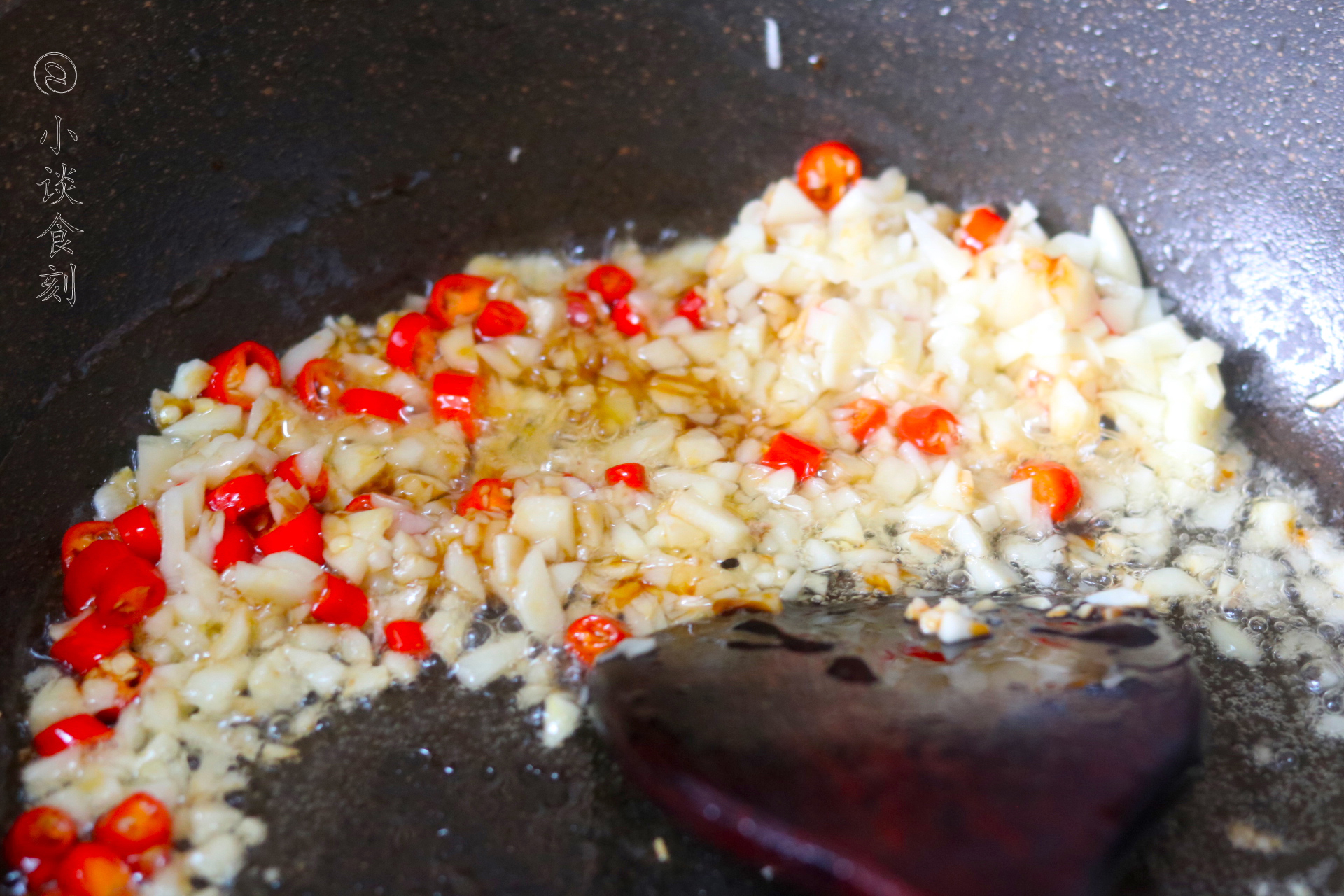 生菜焯水如何避免变褐色,生菜叶子发黑是什么原因造成的