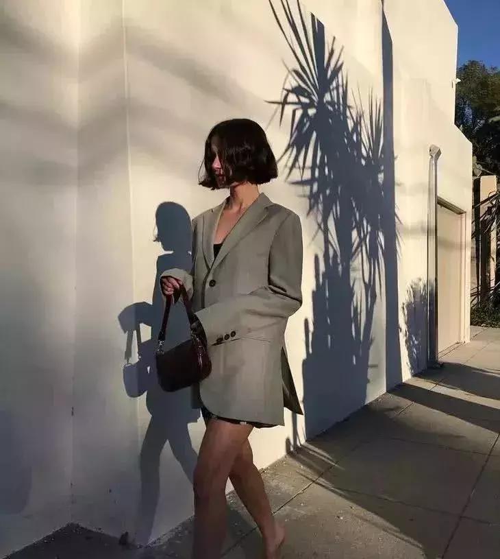 奶奶都嫌丑的旧包被Jennie背过后，半个地球的时尚博主疯狂求同款