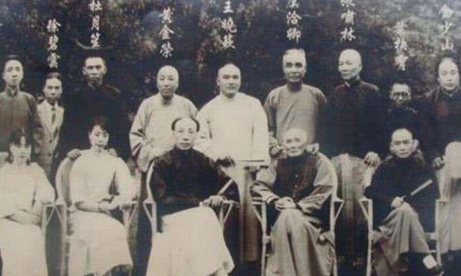 黄楚九为什么霸占大世界,黄楚九民国第一人