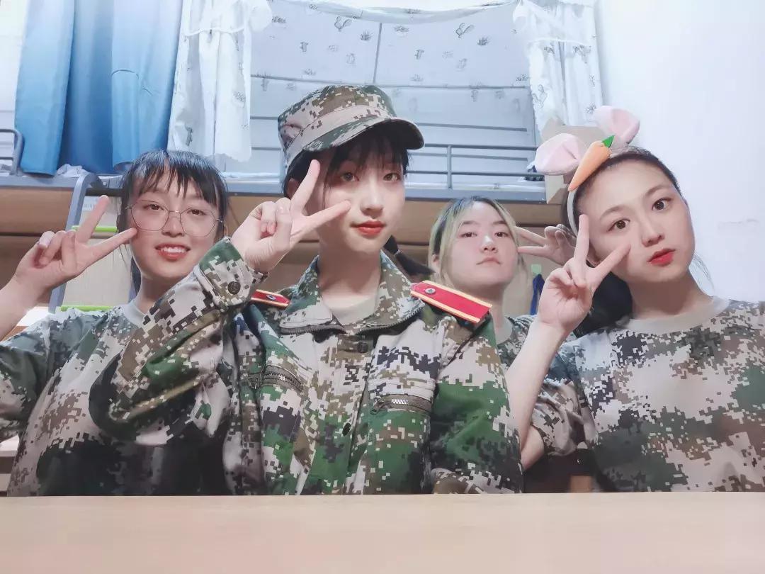 你跟你室友关系怎么样,你和室友相处得怎么样的英语