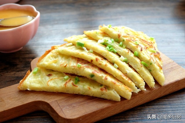 土豆面粉饼的做法电饼铛,土豆饼不加鸡蛋家常做法电饼铛