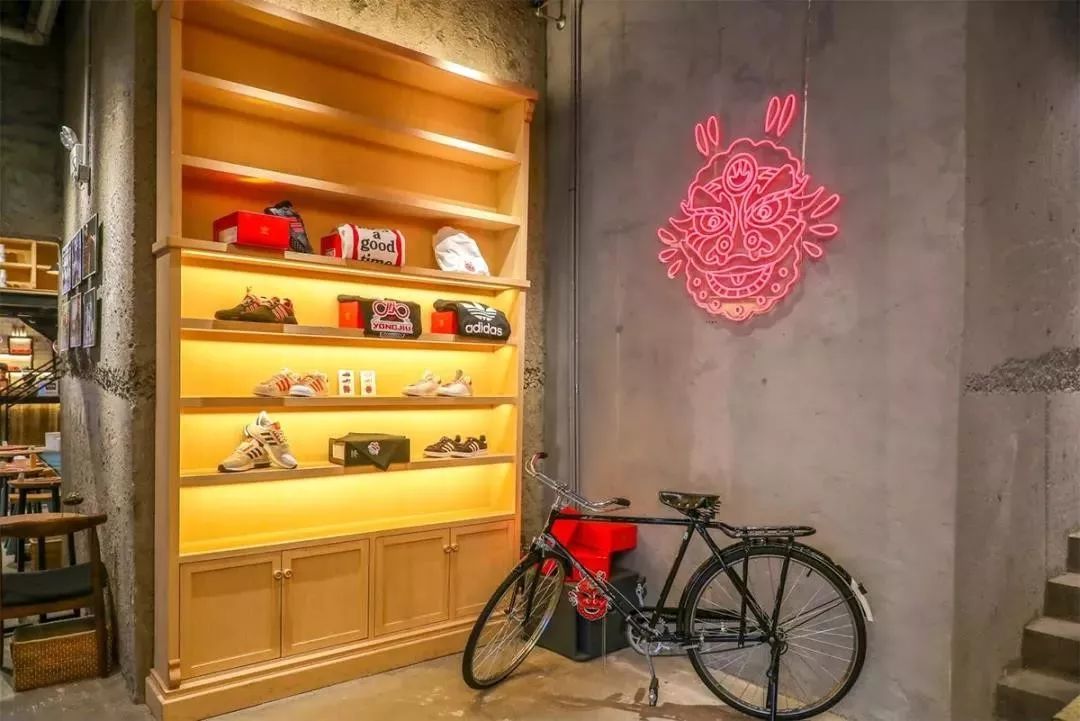 抢不到球鞋试试自己定制一双球鞋,owxnike联名新配色首曝