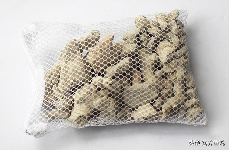 鱼缸水质不好咋办？传你绝招：调节鱼缸水质酸碱度的两样“法宝”