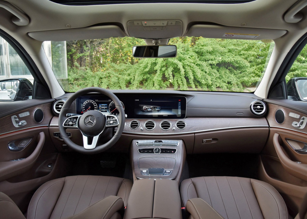 在网络端一直备受争议，在销售端却越卖越好的奔驰E，强势