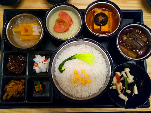 四样素食一盒饭，康熙赐银三十万