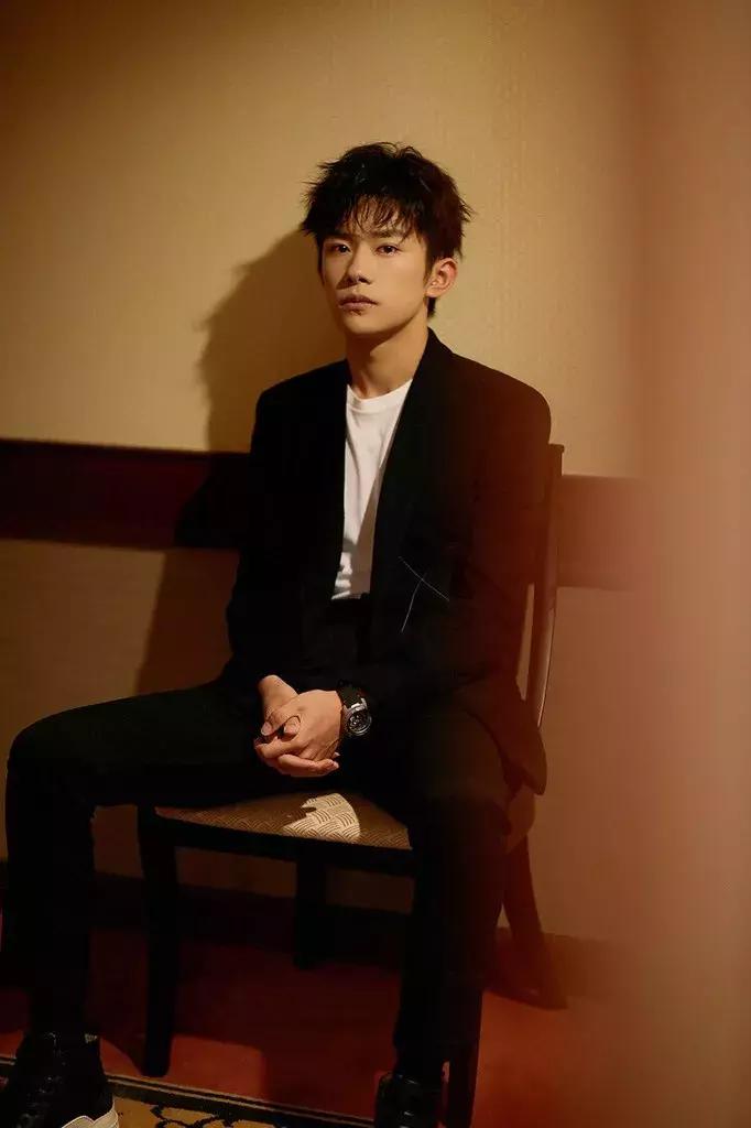 易烊千玺为什么这么吸引人,十七岁的易烊千玺经历了什么