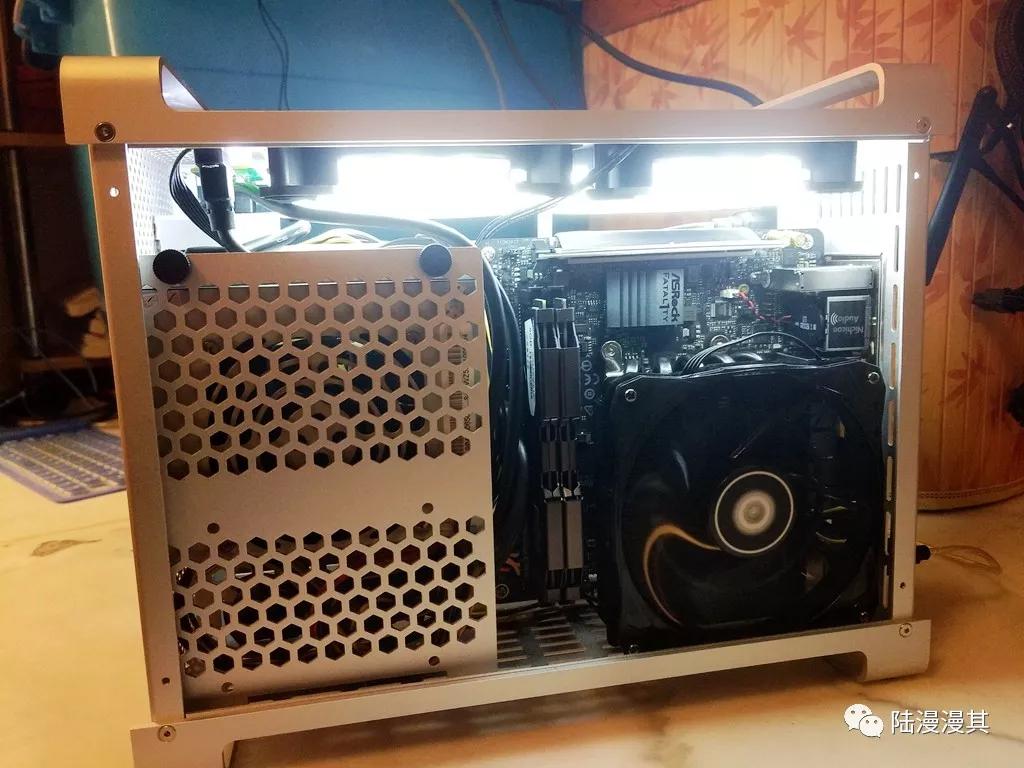 孤勇者mini机箱itx装机,240水冷itx机箱装机全过程