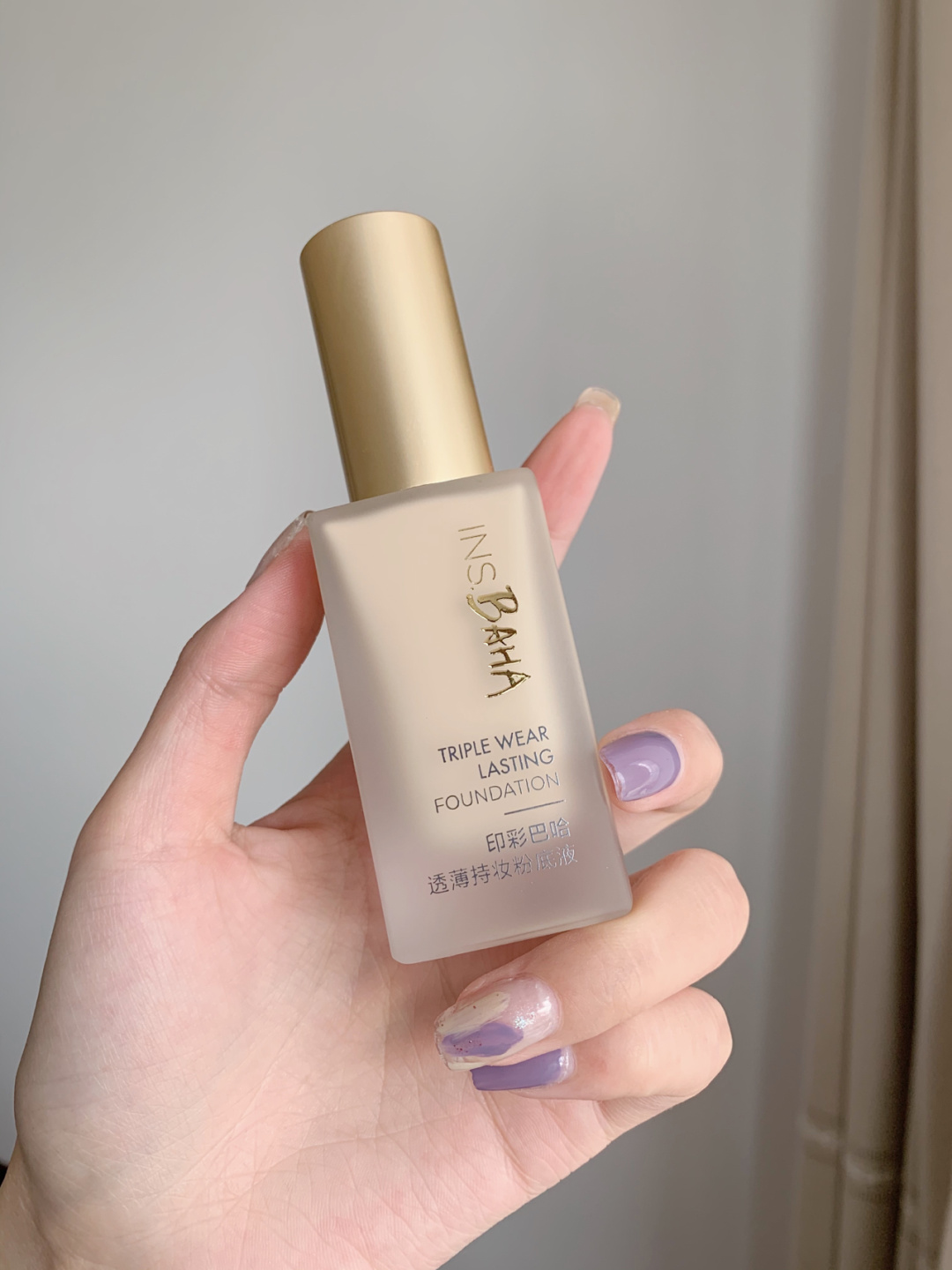 贫民窟女孩化妆品粉底液,贫民窟女孩买的粉底液