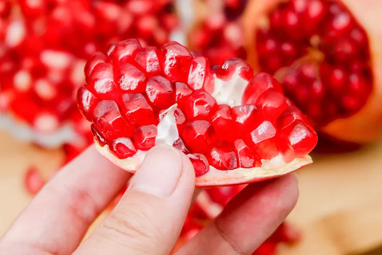 红宝石无籽石榴,又大又甜不裂果的无籽石榴