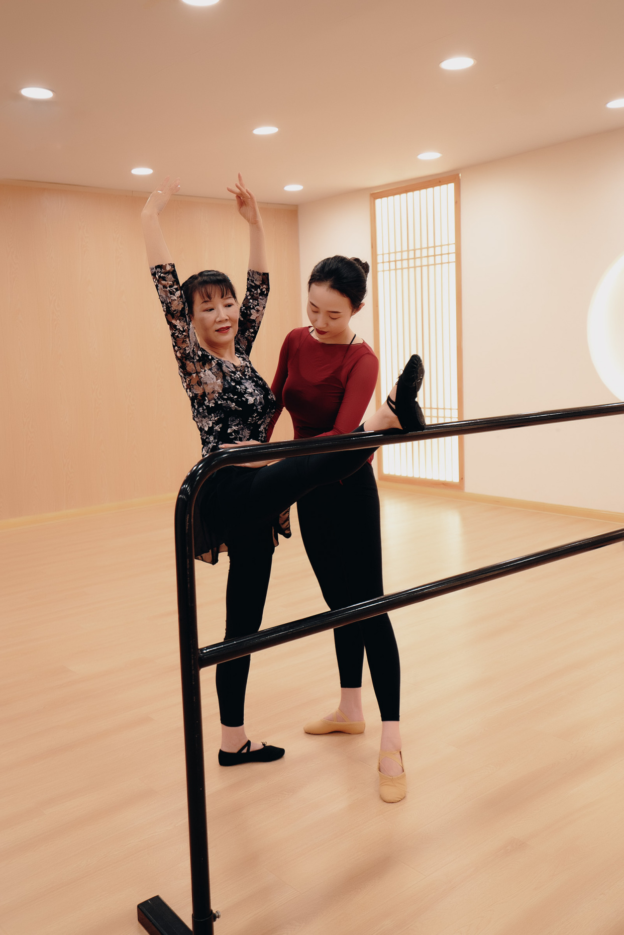 二十岁没有舞蹈基础还能学跳舞吗,25岁没有跳舞基础的适合学舞蹈吗