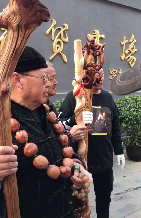 北京城中不是景点，却中外游客如云的地方—潘家园