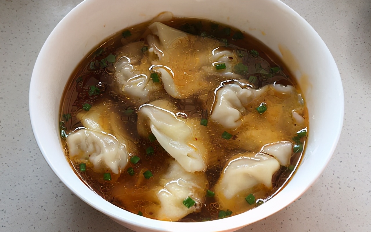 手把手教你包馄饨一学就会,从面粉开始包饺子的全过程