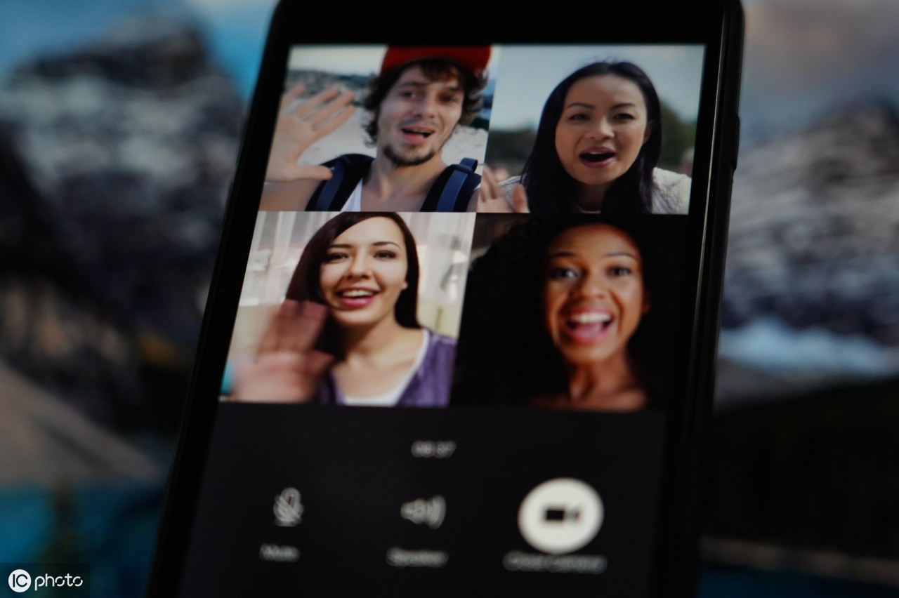 手机拉近了人与人之间的距离例子,手机是拉近还是疏远了人的距离