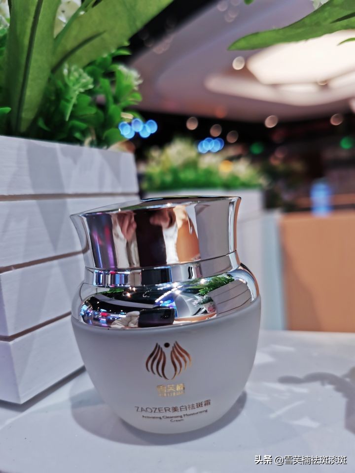 脸上褐斑越来越多怎么解决,脸上褐斑越来越多怎么回事