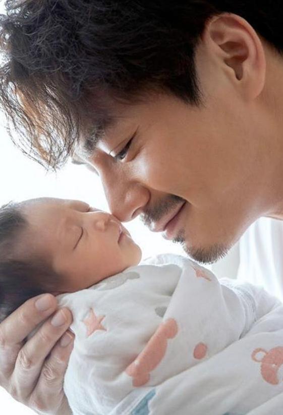 杨怡真实孕照曝光,杨怡一家三口合照曝光