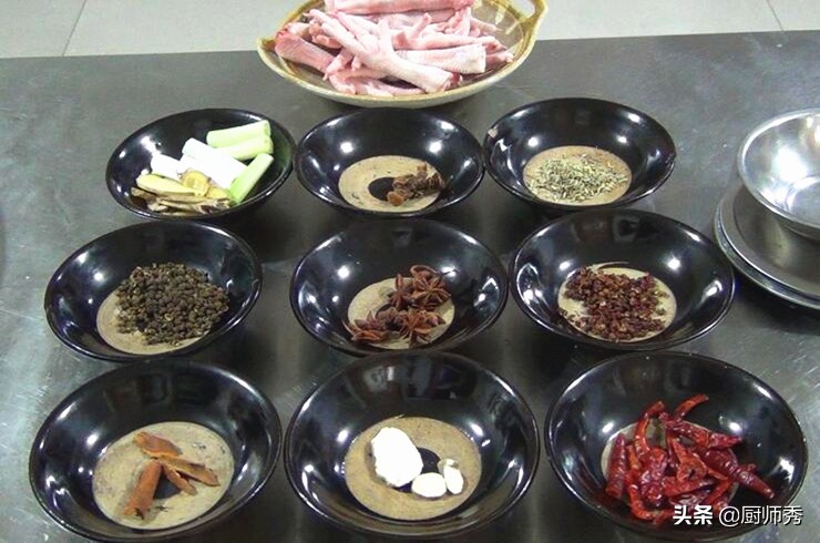 虎皮鸡爪如何做到脱骨而不烂,虎皮脱骨鸡爪的正宗做法