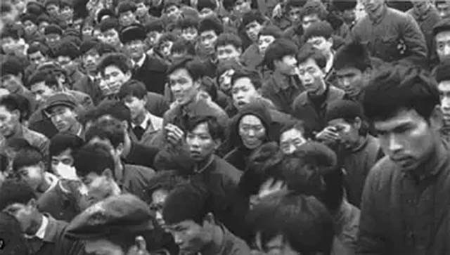 重庆29岁小伙娶53岁老妻,19岁女知青下乡嫁给农村小伙子