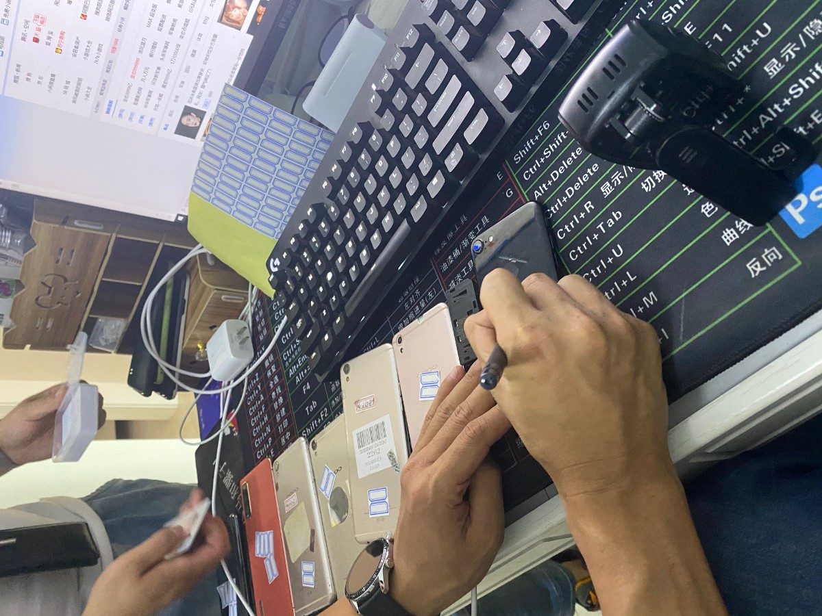 盗取用户账号的病毒,利用病毒侵入手机系统