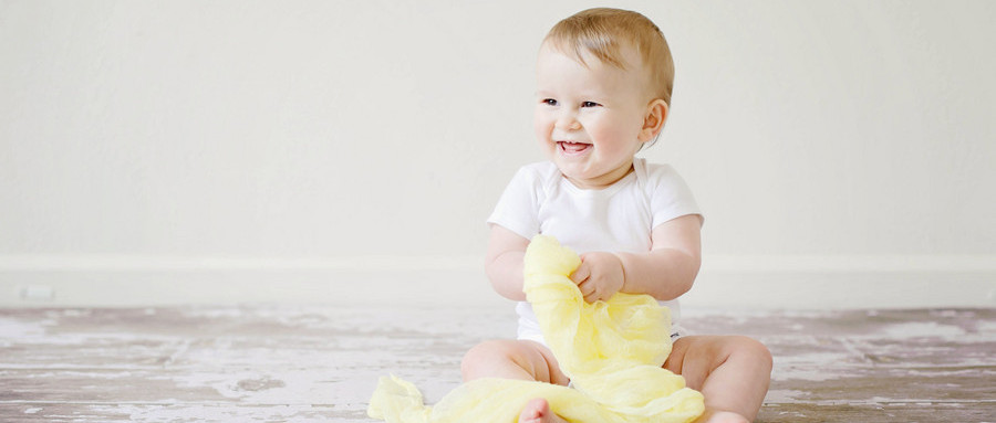 孩子手脚脱皮是缺什么,小孩子手脚脱皮是缺什么吗