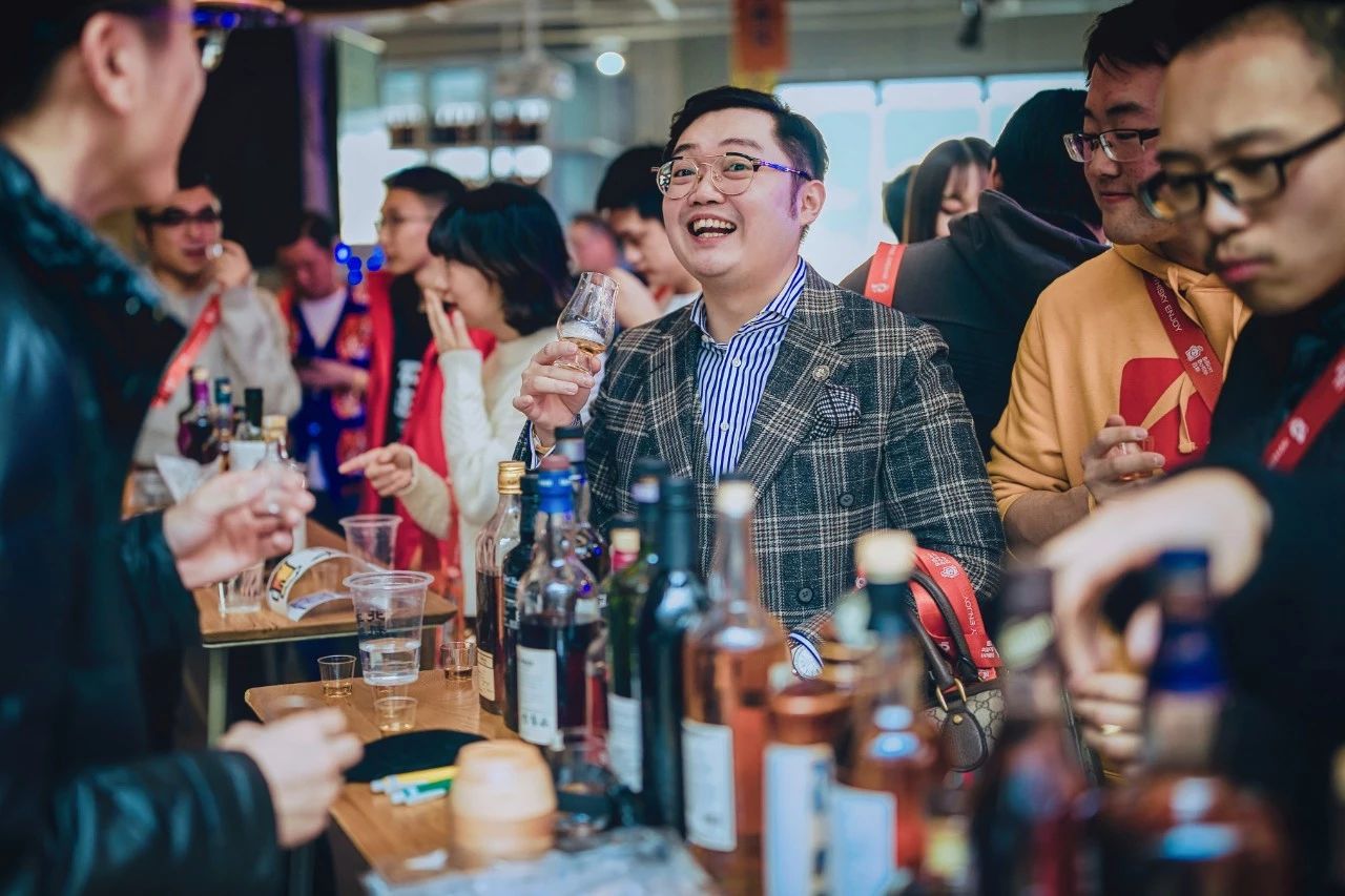 omg加工视频大全,omg夺冠高燃酒吧介绍