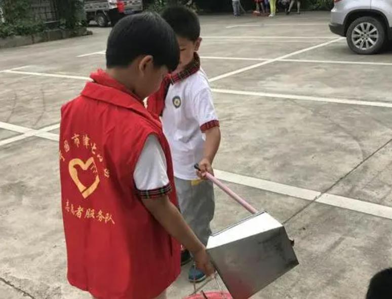 名媛速成班小孩,少儿名媛速成班走红10天收费10万