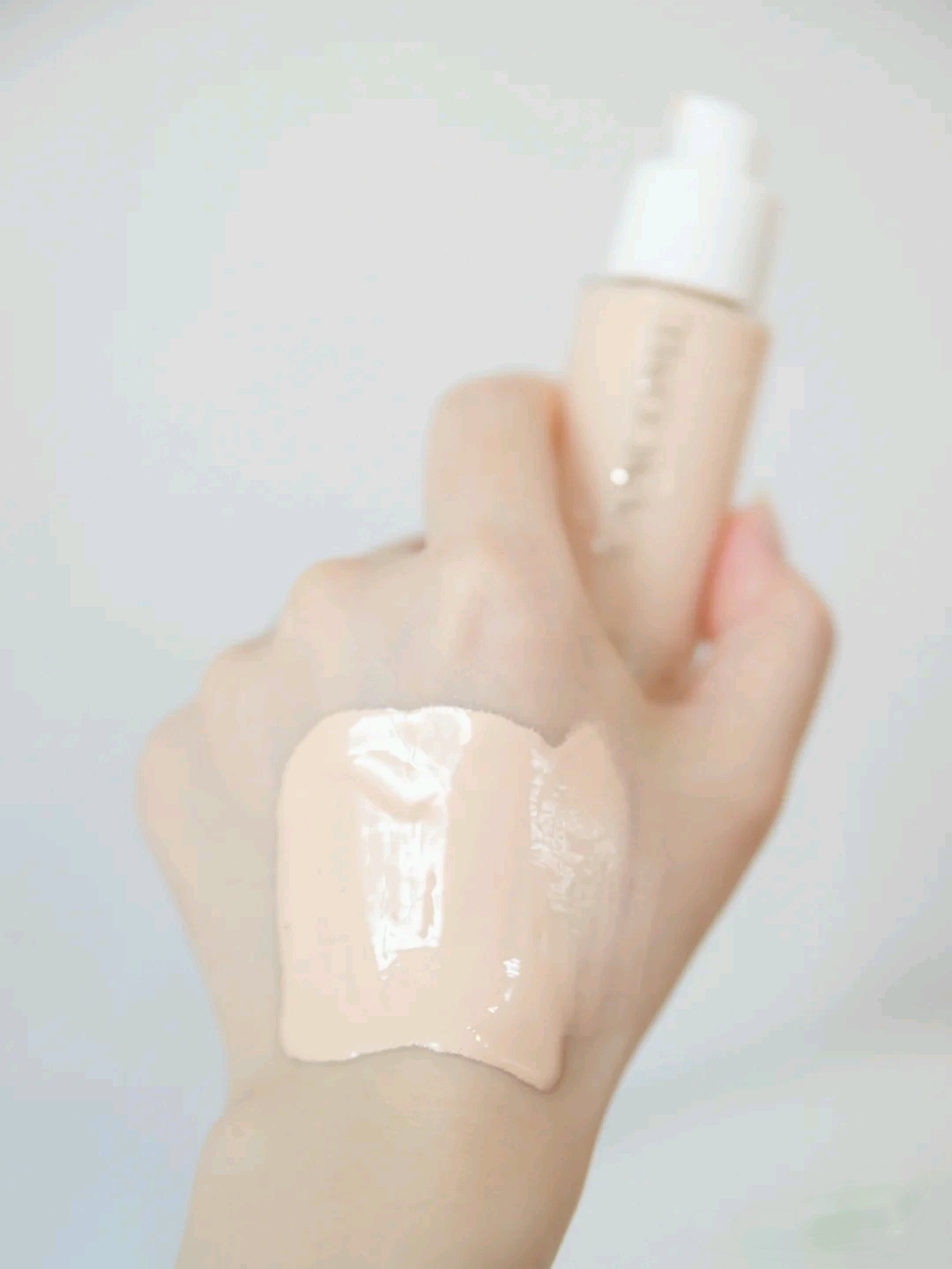 dw跟兰蔻粉底液哪个适合油皮,双十一好用平价粉底液