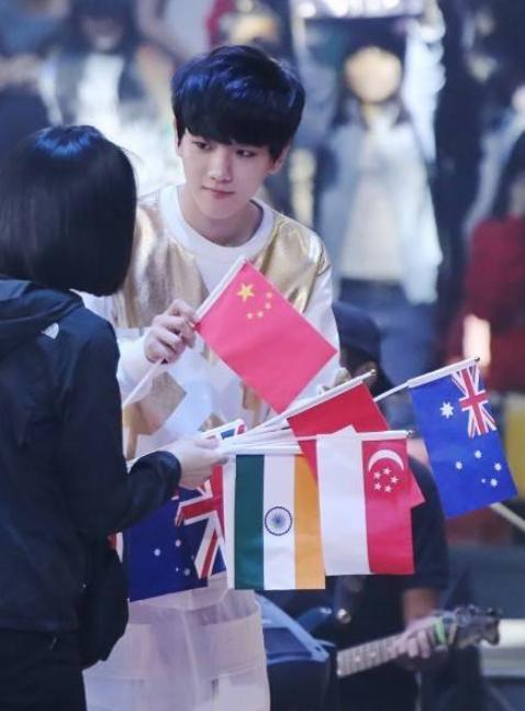 演唱会现场边伯贤遇到的理想型,边伯贤最近舞台