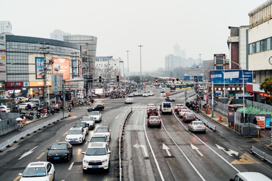 活着的两元店,2块钱能买啥?