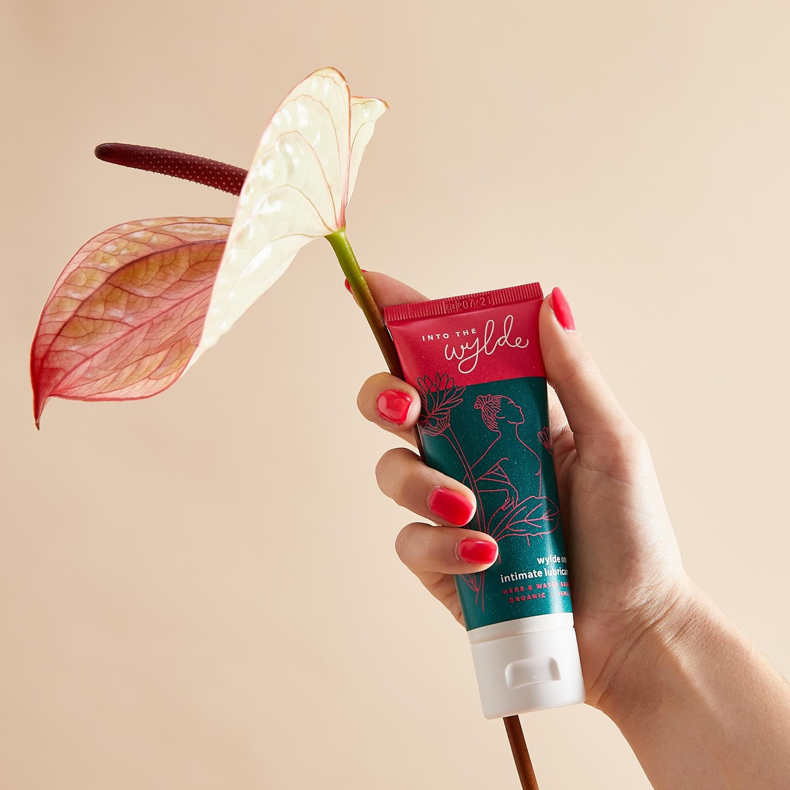 IntheWylde女性润滑剂品牌包装设计via:ClaireHartley