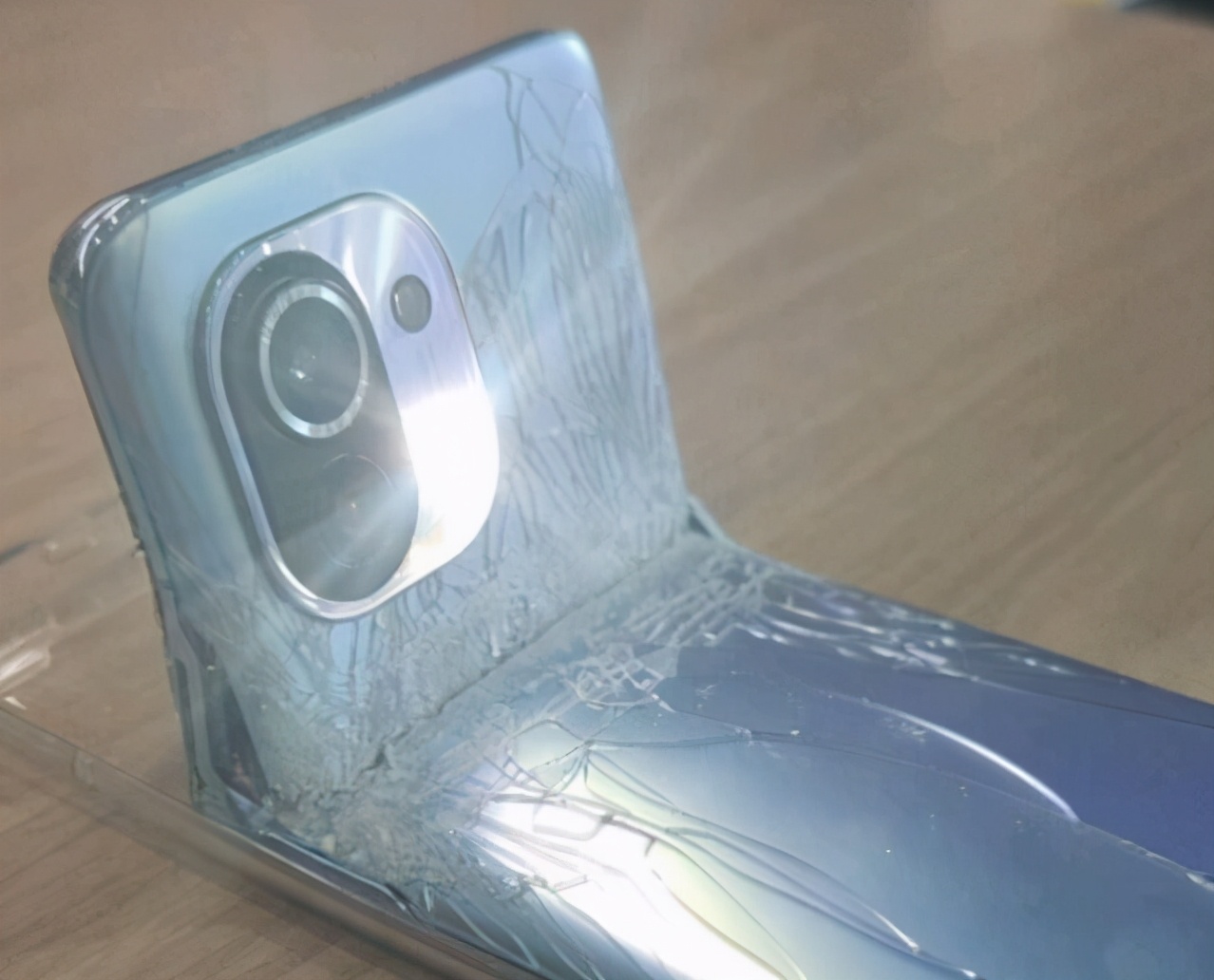 小米11屏幕碎了值得换嘛,小米11屏幕碎了还值得换吗