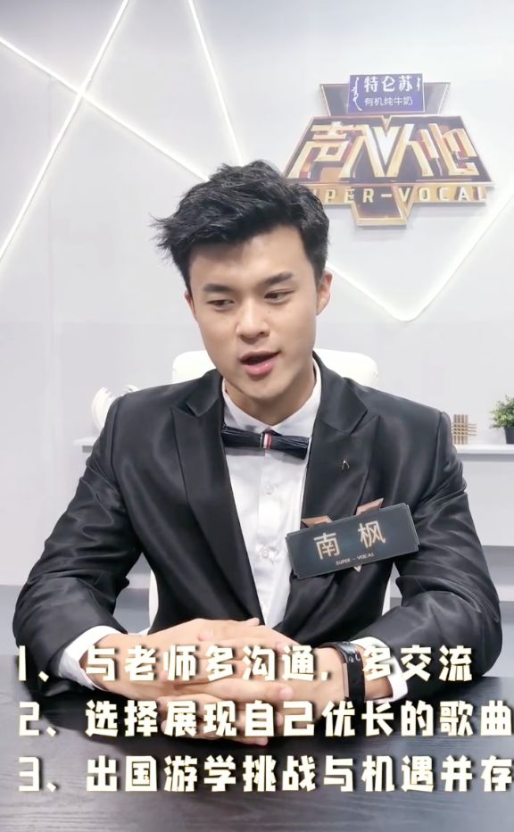 一开始我以为爱上了实力派，没想到他们还全是梗王