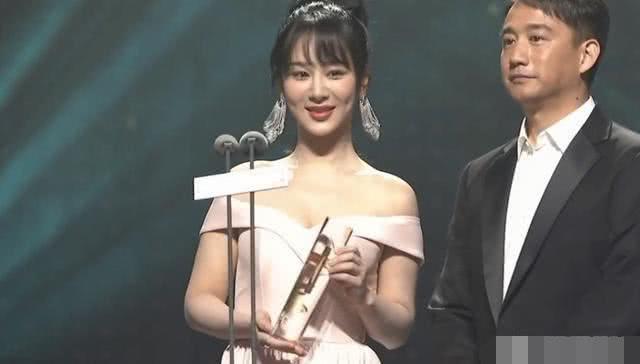 谁在节目里喊杨紫大紫,主持人调侃杨紫说重庆话