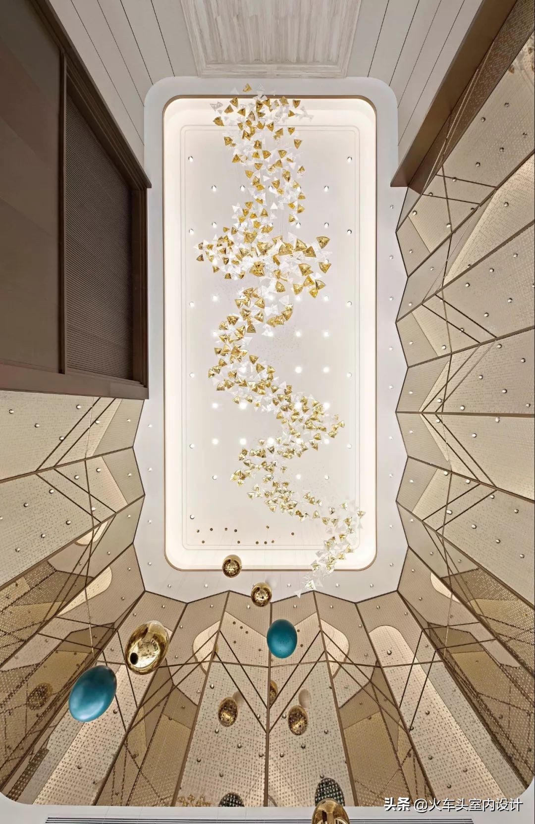 首发|以扇为媒,追寻东风西渐的灵动优雅