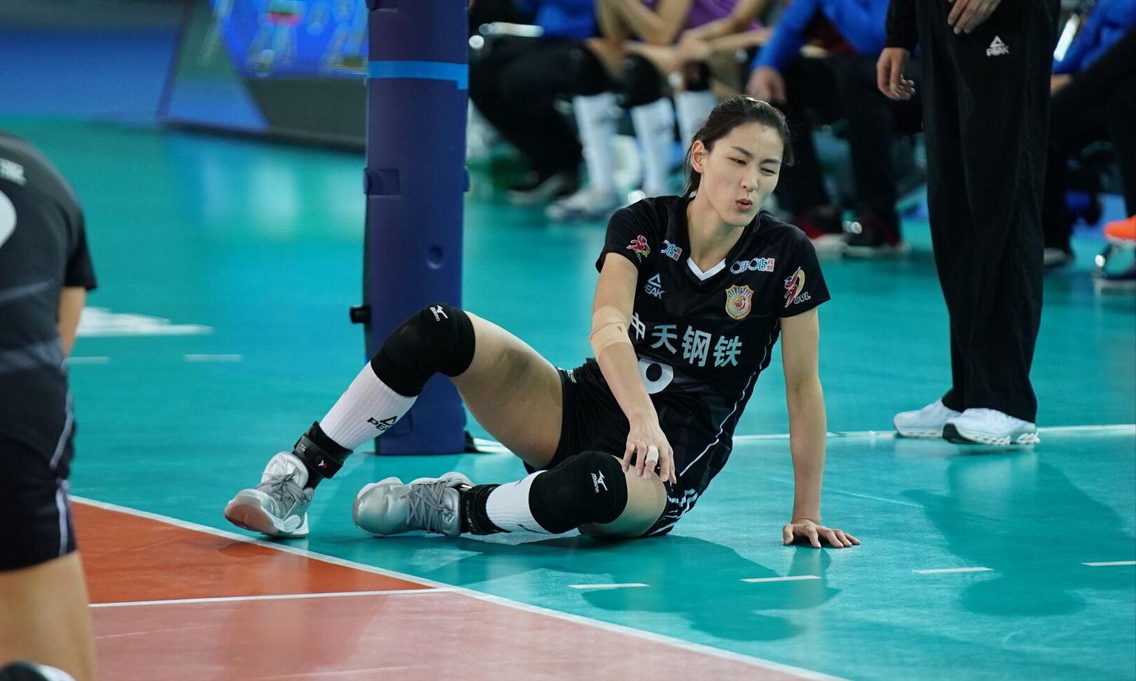 刁琳宇受伤导致排超总决赛一波三折,网上铺天盖地指责李盈莹