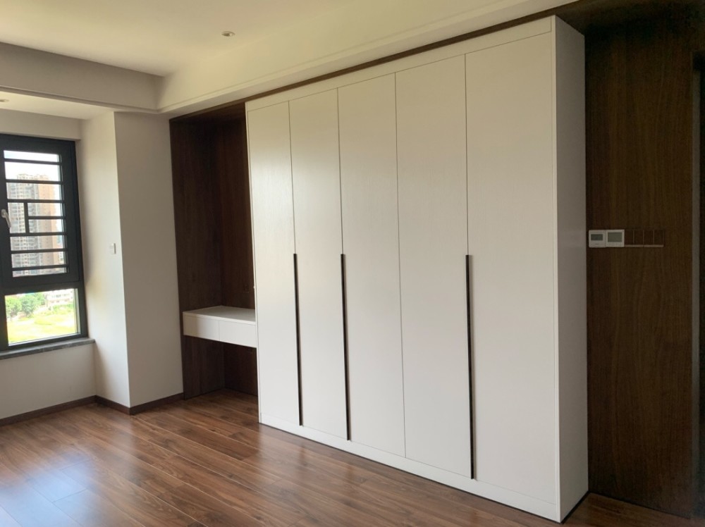 新房装修好了，储物空间极强，还拥有超大落地窗，看风景简直无敌