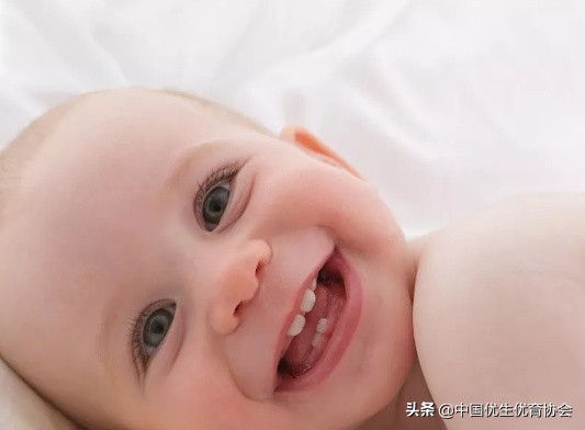 宝宝牙齿出的晚是不是缺钙了,是不是缺钙的宝宝出牙晚