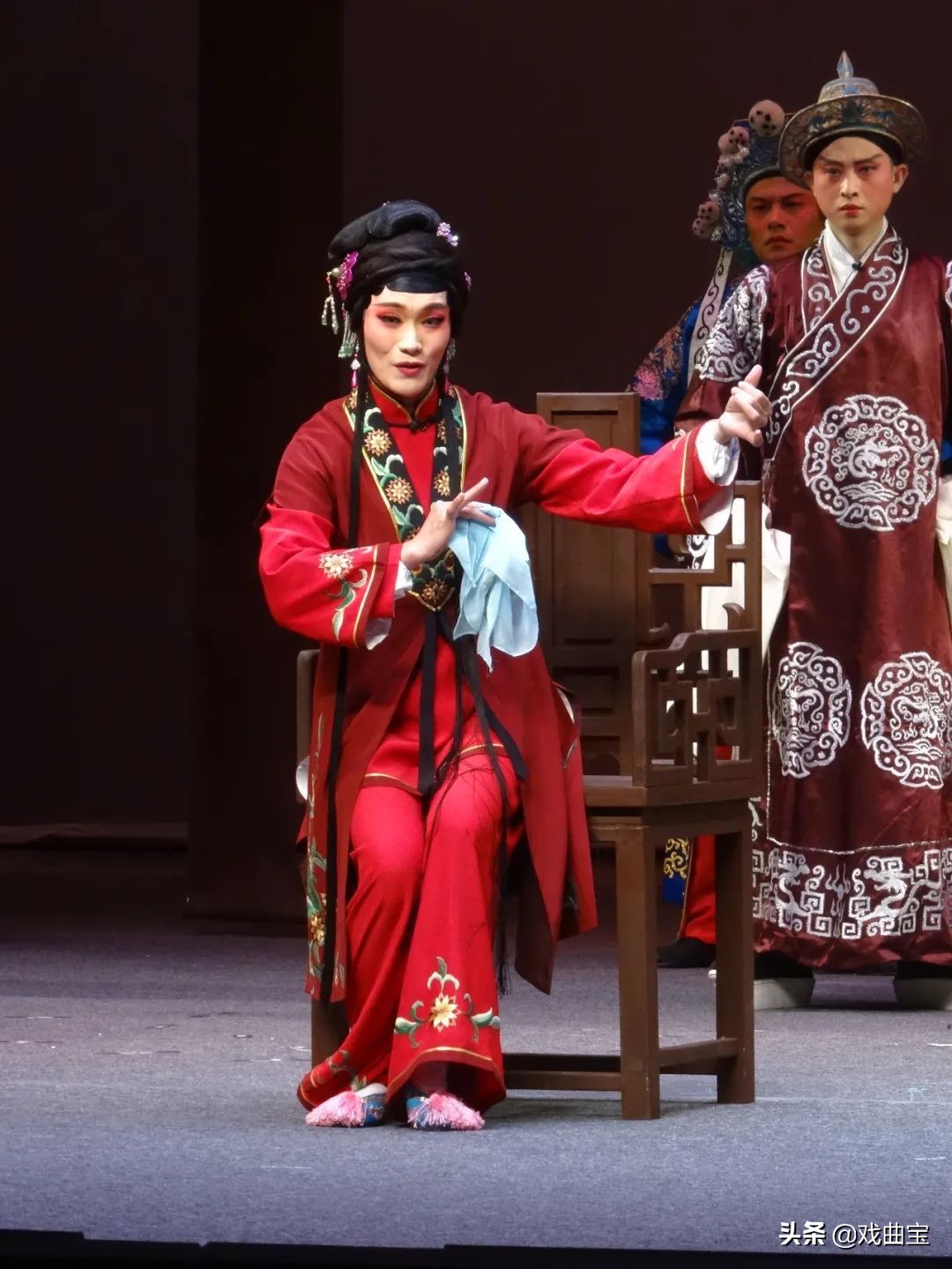 黄梅戏罗帕记选段家住双河镇伴奏,黄梅戏罗帕记完整版第一集