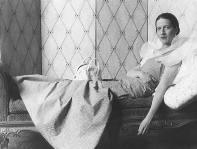 Dior花115万买她大片，雪奈做闺蜜，这个“丑女”才是真时尚