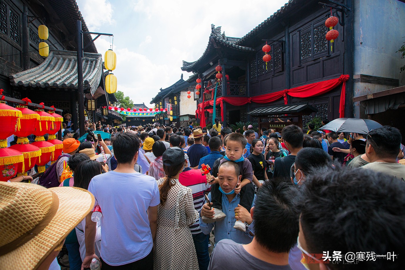 象山影视城景区人山人海,一起去看人山人海象山影视城