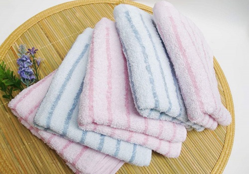 狗狗一只眼睛出现大量粘稠眼屎,狗狗有大量眼屎不进食