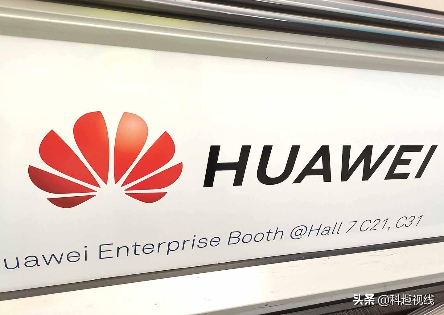 鍗庝负鎵嬫満涓轰粈涔堟瘮鏈涜繙闀滆繕鍘夊,鍗庝负50鍊嶆綔鏈涘紡鍙樼劍