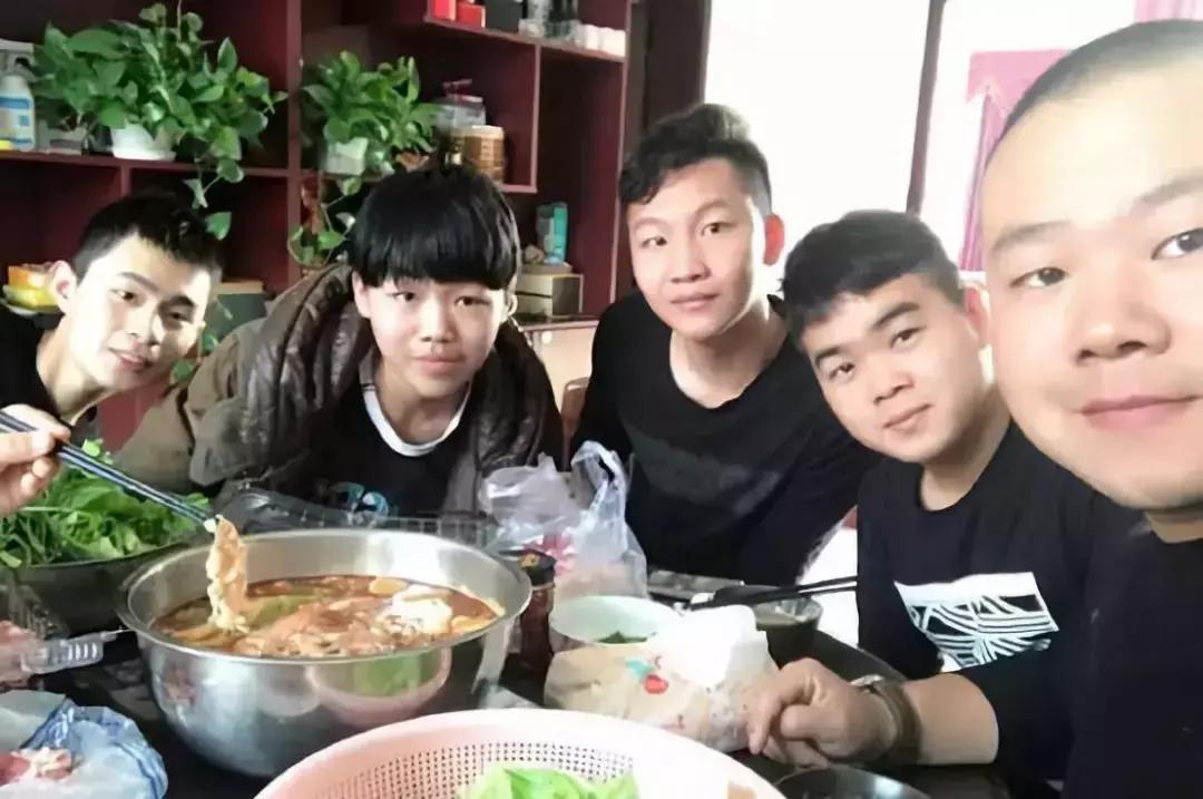 岳云鹏和郭德纲岁数差不多,岳云鹏郭德纲大多少岁