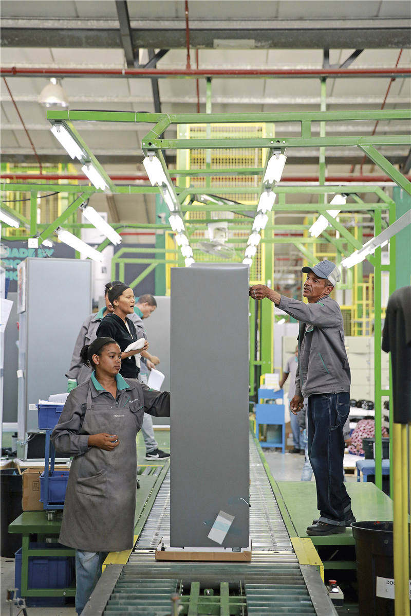 20世纪去往南非淘金的中国人“躺着都赚钱”,可如今传统商贸模式遭遇危机,南非创业的出路在哪?