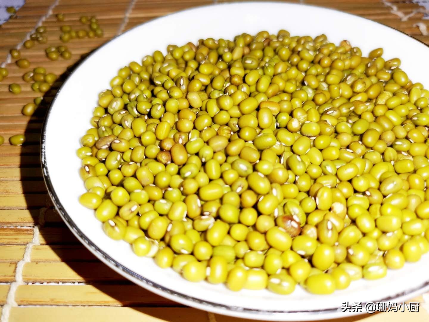 煮绿豆怎么煮不会变黑,绿豆直接煮一般煮多久就熟