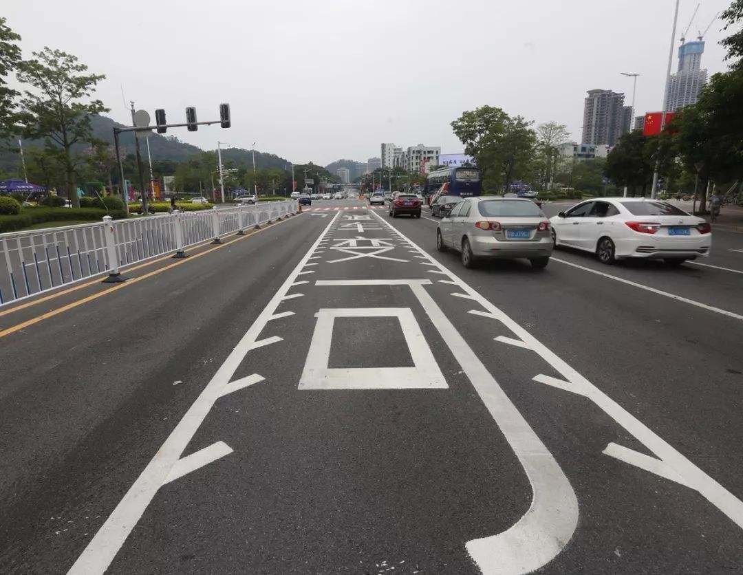 不认识锯齿车道违法吗,锯齿车道什么情况会被罚